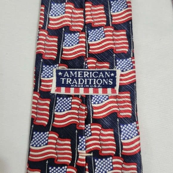 American Traditions Red Blue American Flag Pattern Silk Tie - Picture 3 of 7
